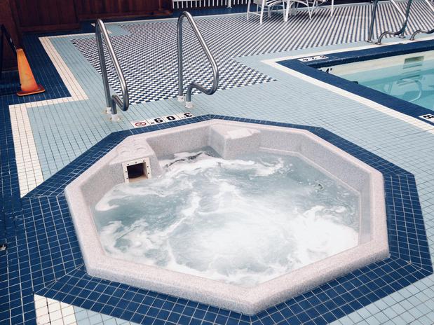 Images Holiday Inn & Suites Pittsfield-Berkshires by IHG