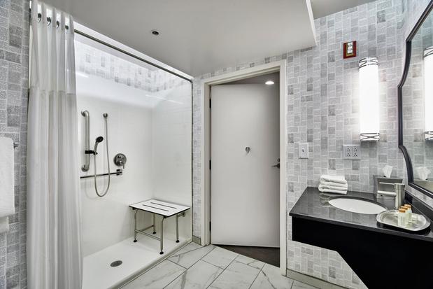 Images Hotel Indigo Cleveland Downtown by IHG