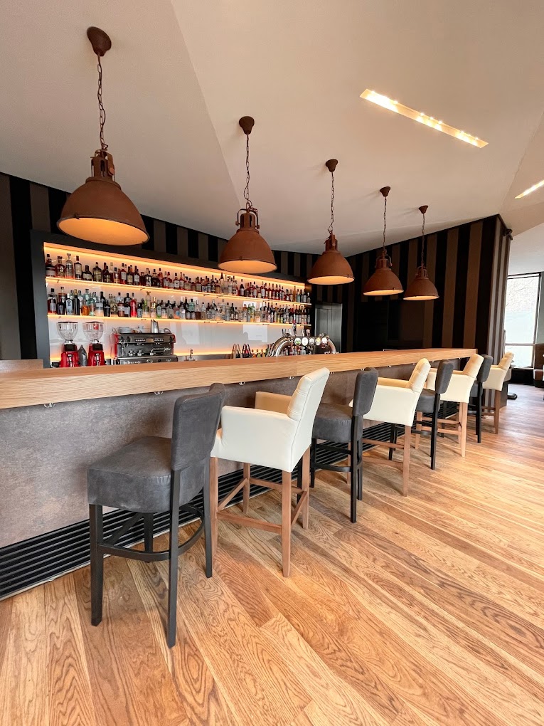 OscarOne Baden GmbH, Theaterplatz 8 in Baden