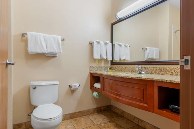 Images Best Western Plus Butterfield Inn