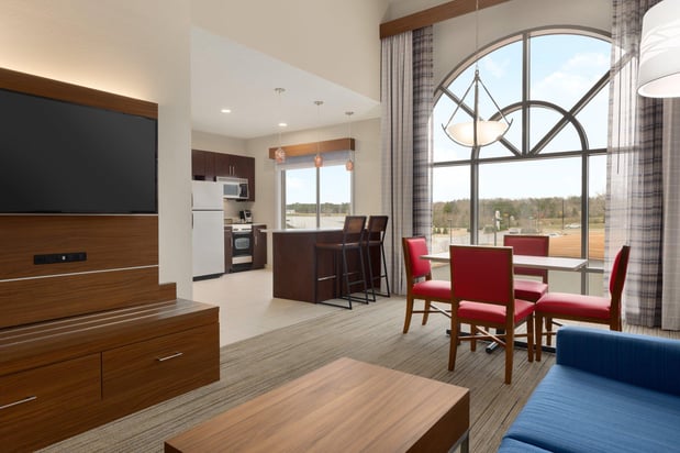 Images Holiday Inn Express & Suites Opelika Auburn by IHG