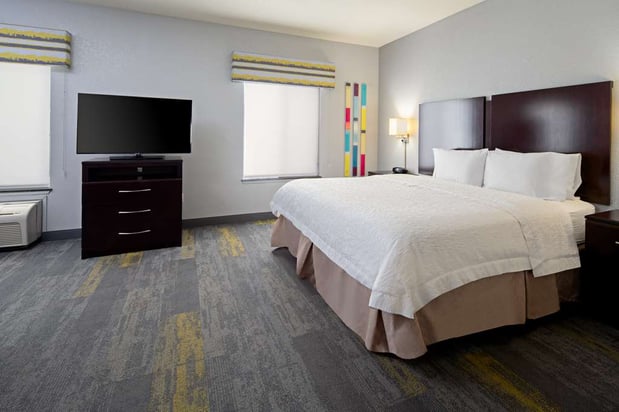 Images Hampton Inn & Suites Bakersfield/Hwy 58, CA