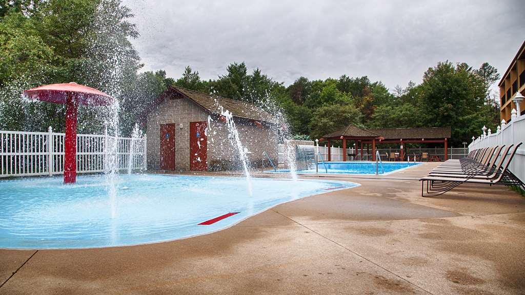 Heated Outdoor Swimming Pool Best Western Ambassador Inn & Suites Wisconsin Dells (608)254-4477