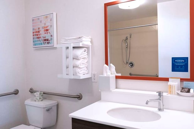 Images Hampton Inn and Suites Seal Beach