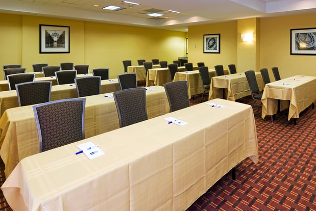 Images Holiday Inn Express & Suites Kendall East - Miami by IHG