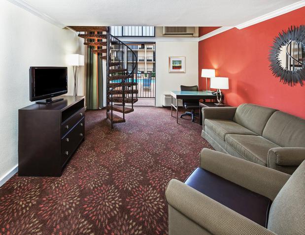 Images Holiday Inn Tyler - Conference Center by IHG