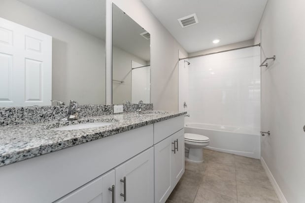 Images Francis Arias Real Estate Agent