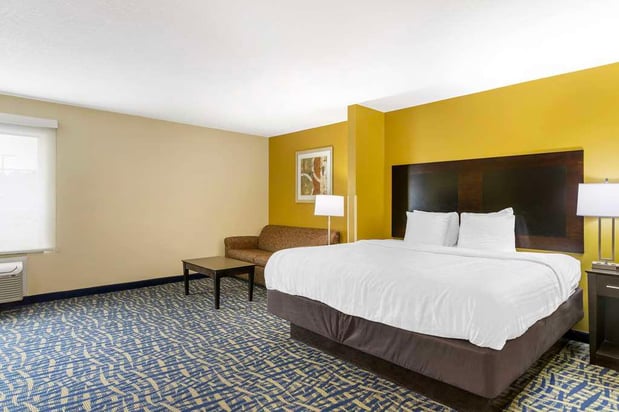 Images Best Western Plus Brunswick Inn & Suites