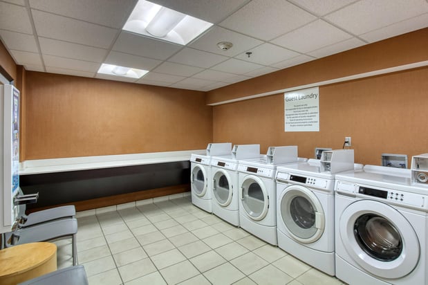 Images Holiday Inn & Suites Atlanta Airport-North by IHG