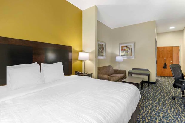 Images Best Western Plus Brunswick Inn & Suites