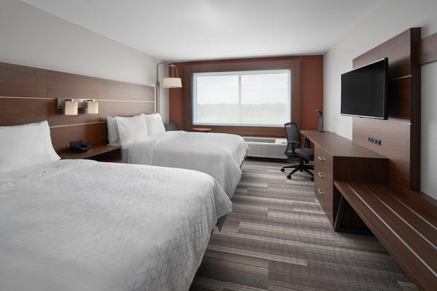 Images Holiday Inn Express & Suites Elkhorn - Lake Geneva Area, an IHG Hotel