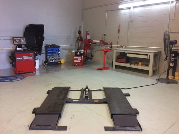 Images AutoTire World - Wheel Alignment - Lift Kits - New & Used Tires - Accessories