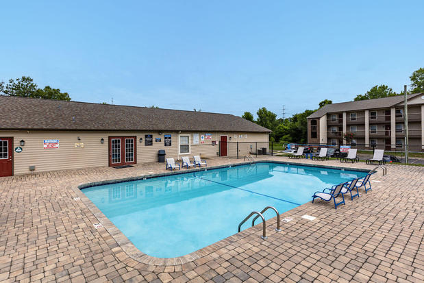 Images Parkway Station Apartment Homes