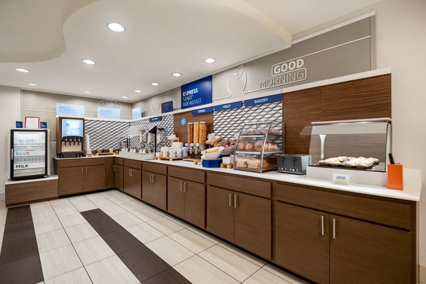 Images Holiday Inn Express & Suites Fredericksburg by IHG