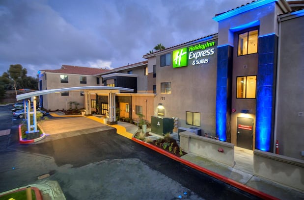 Images Holiday Inn Express & Suites Carlsbad Beach by IHG