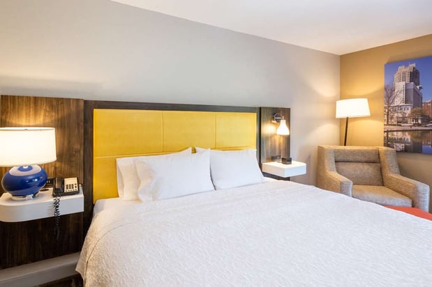 Images Hampton Inn & Suites Raleigh Cary Lenovo Center