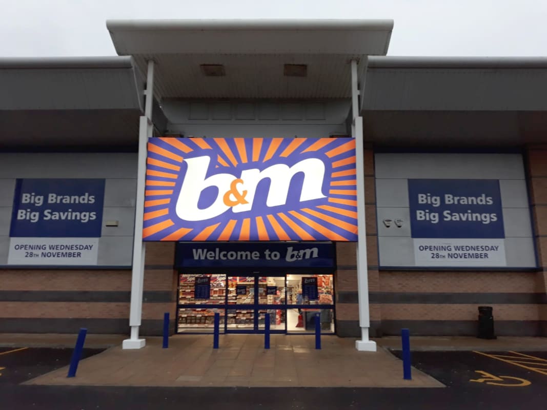 B&M's latest store opened its doors at Kingsway Retail Park, Rochdale on Wednesday (28th November 2018).