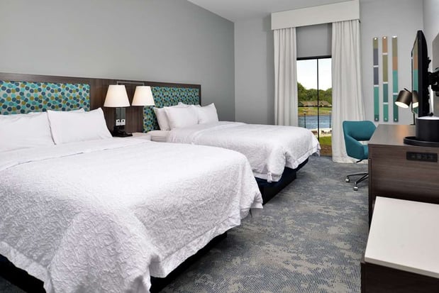 Images Hampton Inn Cedar Falls Downtown
