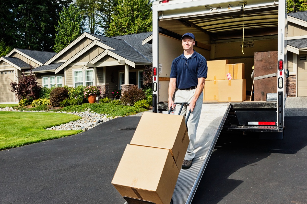 That is a great photo that conveys service and delivery, but since your business is Gator Concrete Solutions LLC (a concrete company), the image of a mover delivering boxes from a truck might be slightly confusing for your customers.