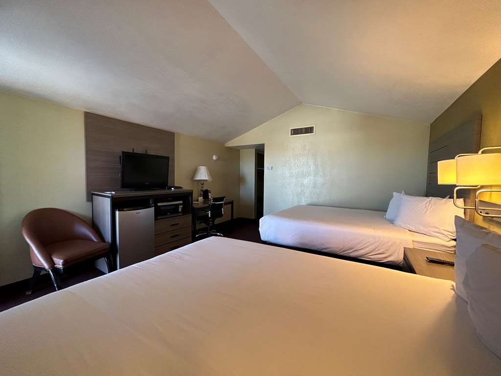 Double Queen Guestroom