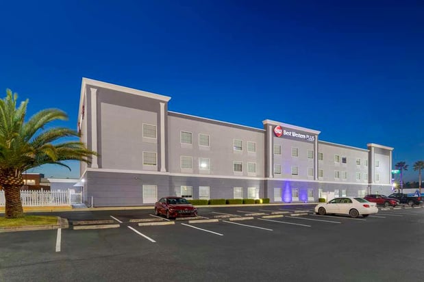 Images Best Western Plus Brunswick Inn & Suites