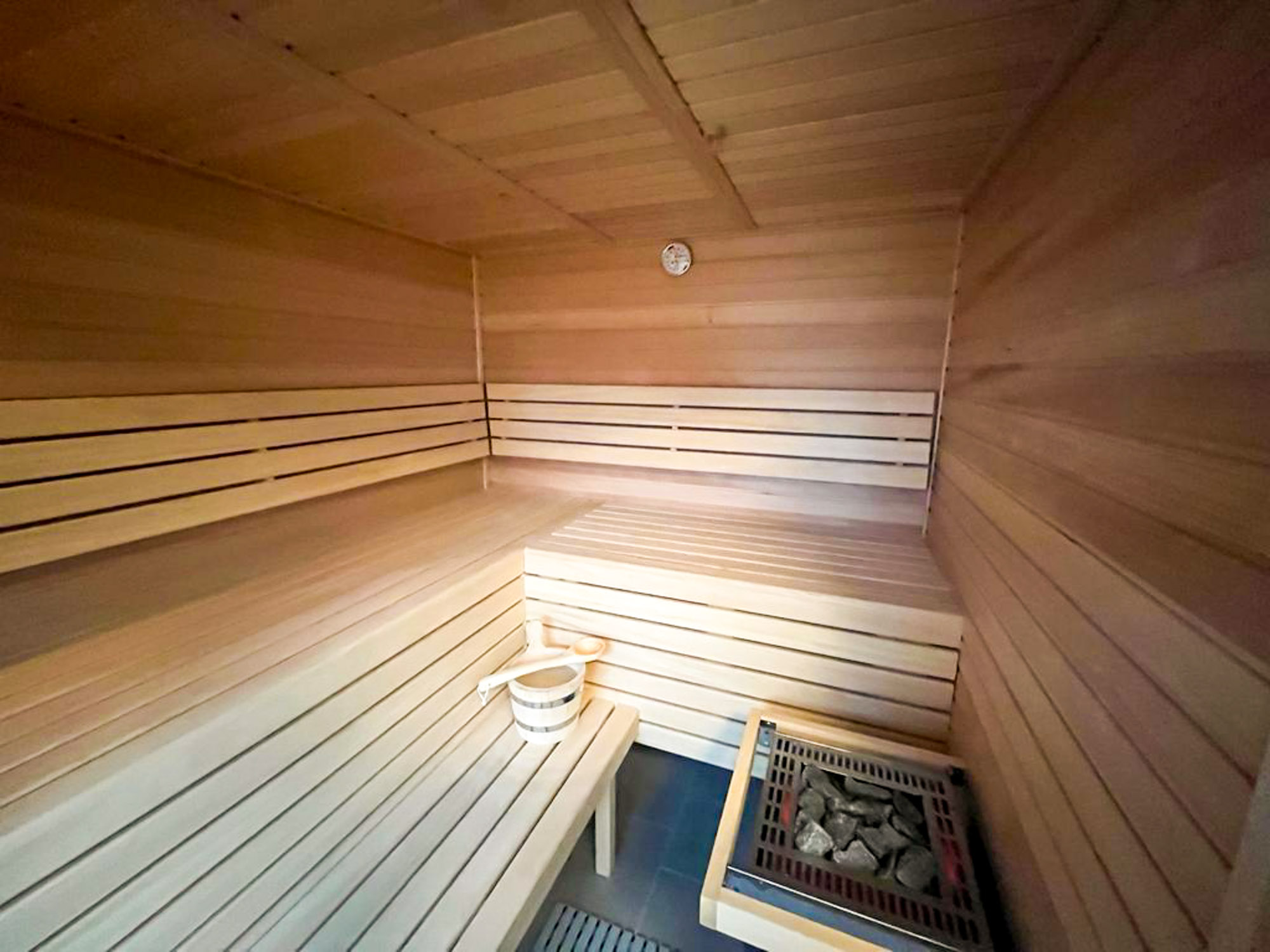 Frahn Sauna- und Solarienvertrieb GbR, Ihrener Straße 110 in Westoverledingen