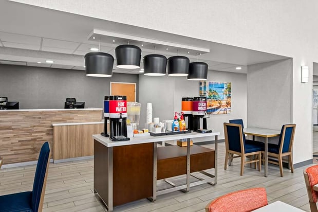 Images Hampton Inn & Suites Charlotte-Airport