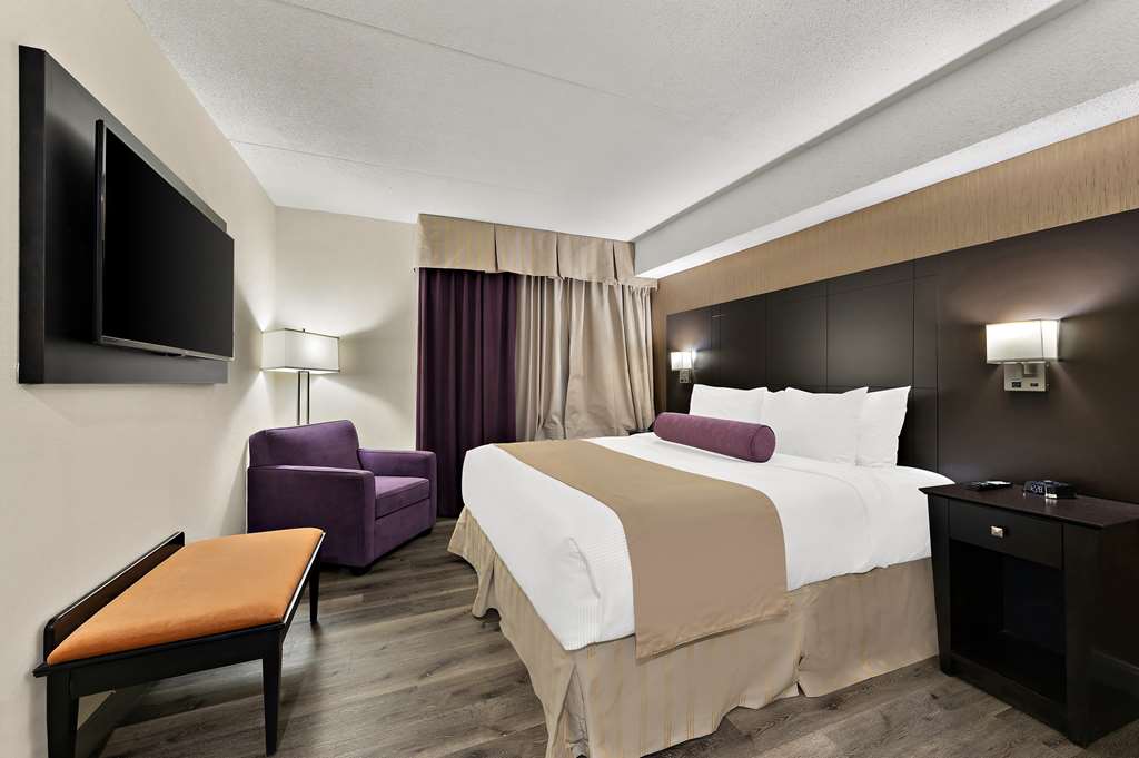 Kitchenette | Suite-1 Queen Bed Best Western Plus Toronto North York Hotel & Suites Toronto (416)663-9500