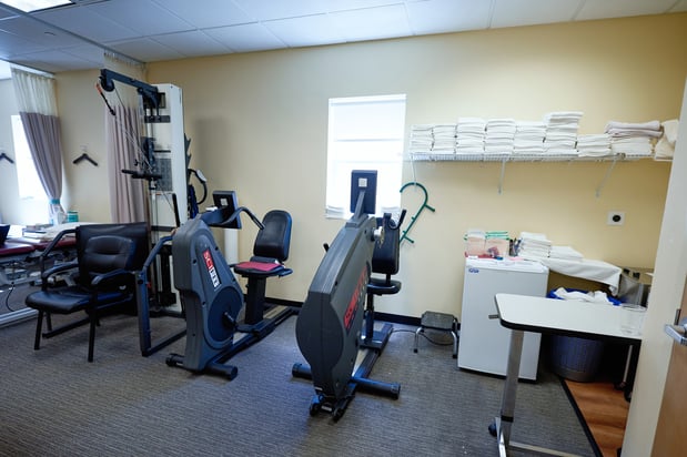 Images MOTION Sports Medicine - Franklin Square