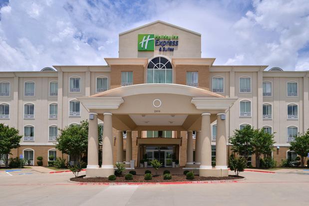 Images Holiday Inn Express & Suites Sherman Hwy 75, an IHG Hotel