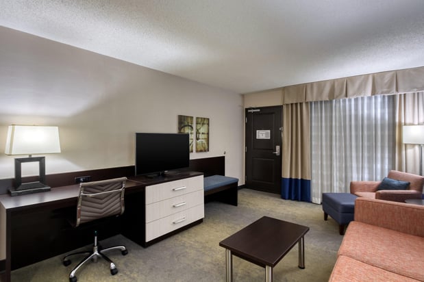 Images Holiday Inn & Suites Atlanta Airport-North by IHG