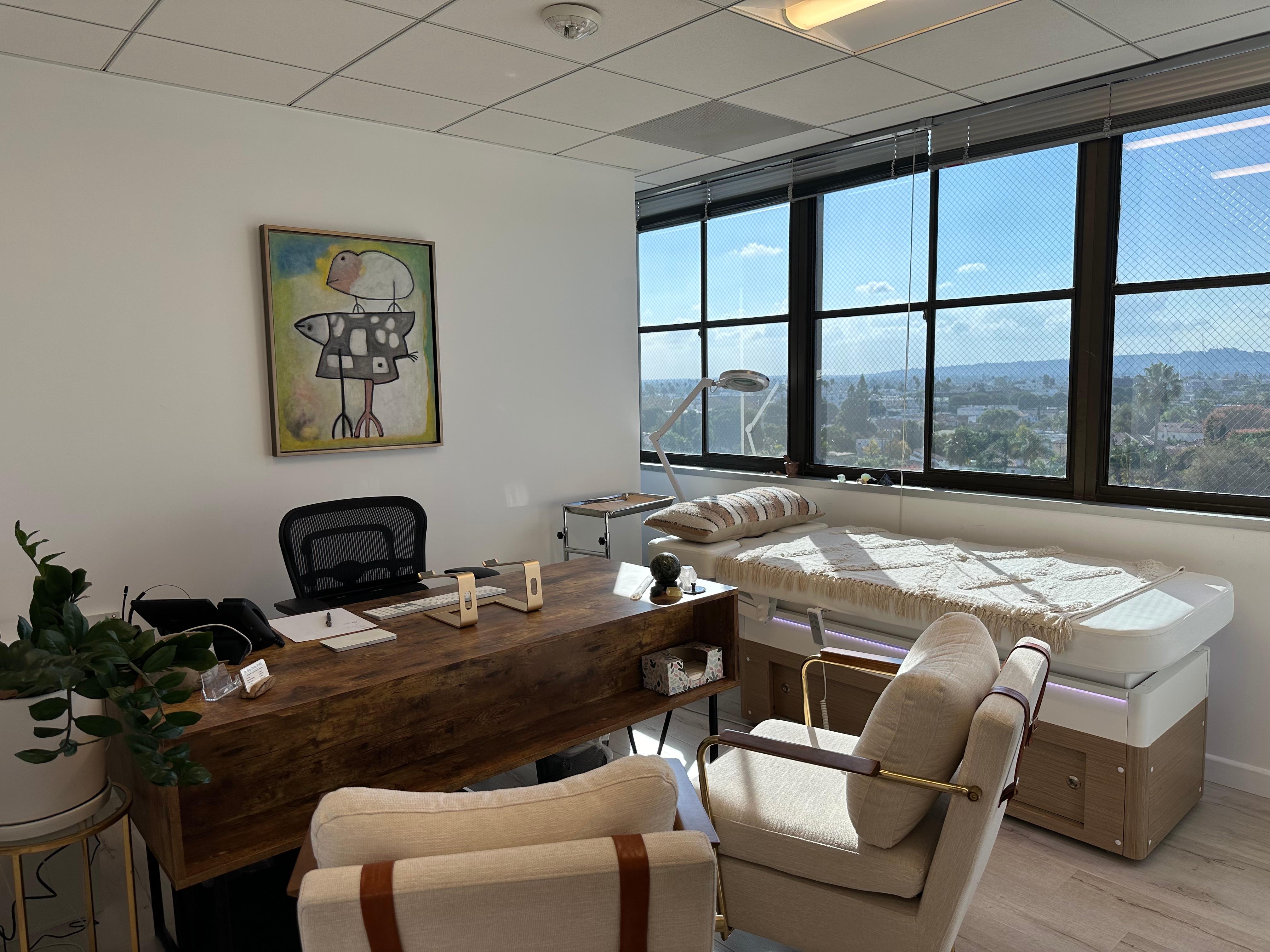Best peptide IV therapy in Los Angeles. Patient room view of Beverly hills.