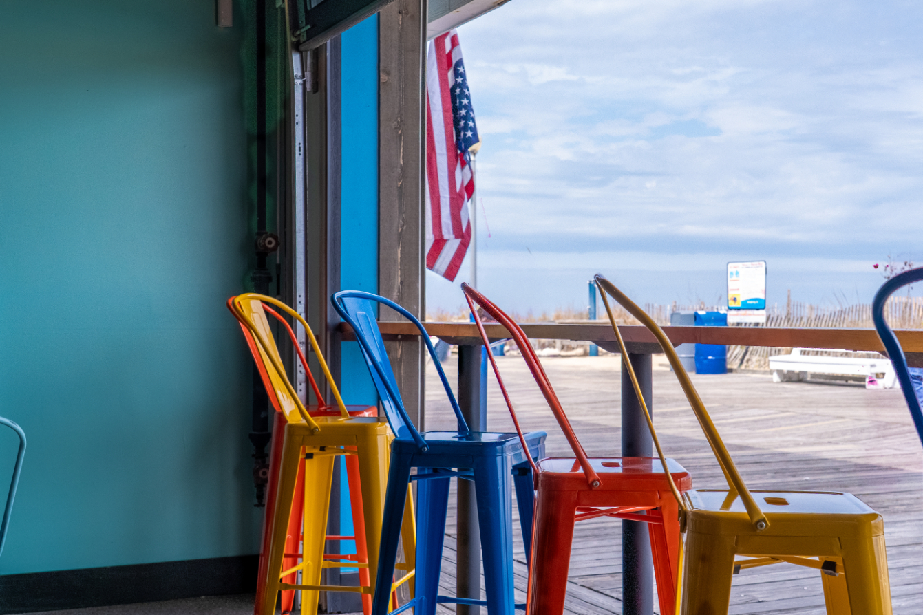 The Dunes Rehoboth Beach offers a relaxed, convenient stay near the Delaware beaches, with easy access to Rehoboth Beach, Dewey Beach, the boardwalk, restaurants, shopping, and coastal attractions.