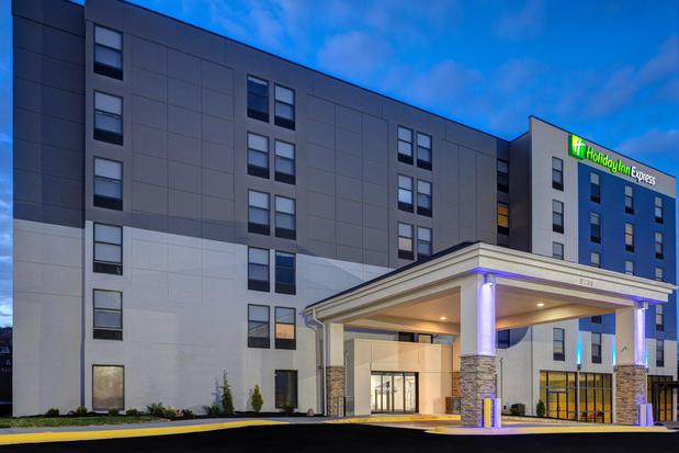 Images Holiday Inn Express & Suites Central Omaha by IHG