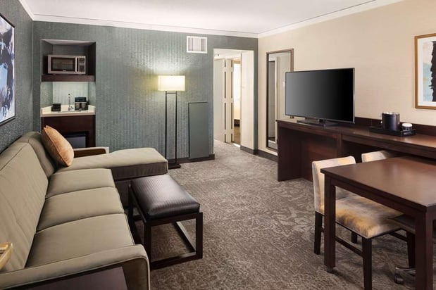 Images Embassy Suites by Hilton Tysons Corner