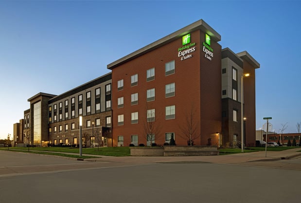 Images Holiday Inn Express & Suites Milwaukee - Brookfield by IHG
