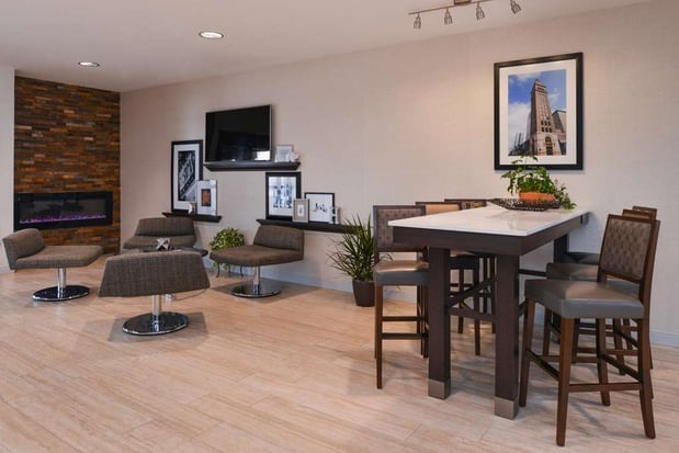 Images Hampton Inn & Suites Denver-Speer Boulevard
