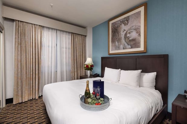 Images Inn at The Colonnade Baltimore - a DoubleTree by Hilton Hotel