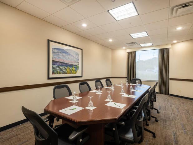 Images Holiday Inn Greensboro Coliseum by IHG