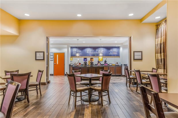 Images Hampton Inn & Suites Detroit/Airport-Romulus