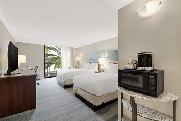 Images Hilton Irvine/Orange County Airport