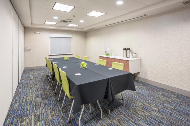 Images Holiday Inn Express Kansas City - at the Legends by IHG