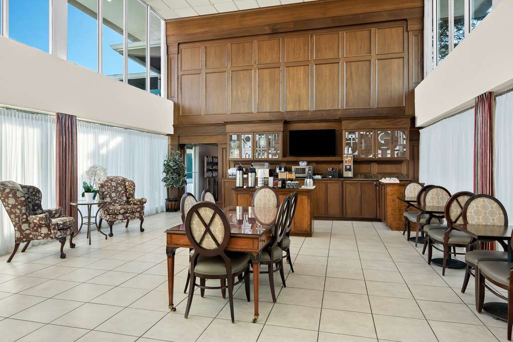 BW SureStay Plus Wilmington DE BreakfastArea