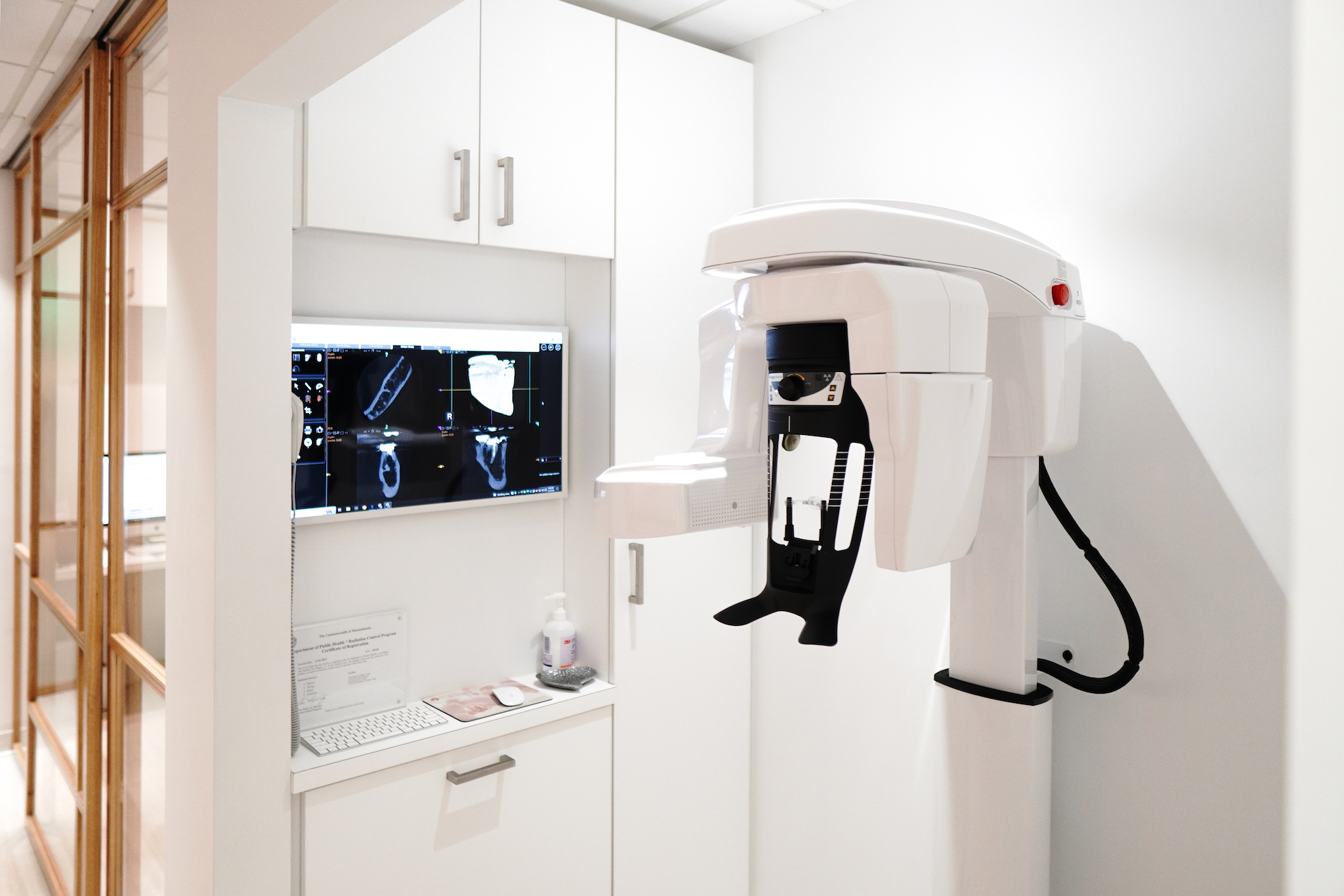 Established in 1995, Perry Endodontics has been at the forefront of providing exceptional endodontic 