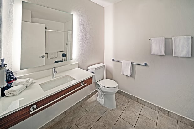 Images Holiday Inn Express & Suites del Rio by IHG