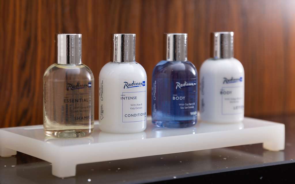 Bathroom amenities Radisson Blu Hotel, Liverpool Liverpool 01519 661500