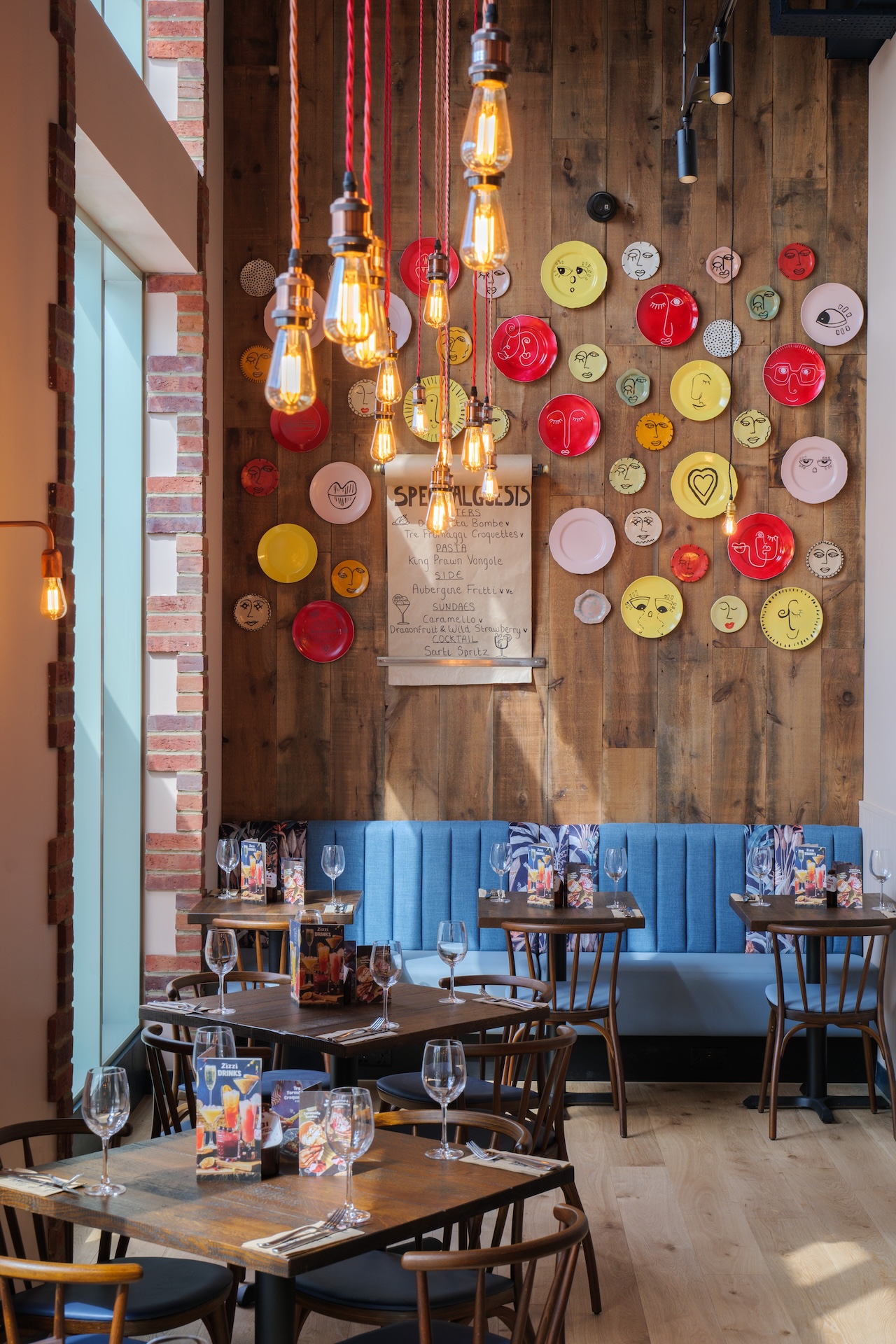 Zizzi Cotswolds Outlet, Inside Seating