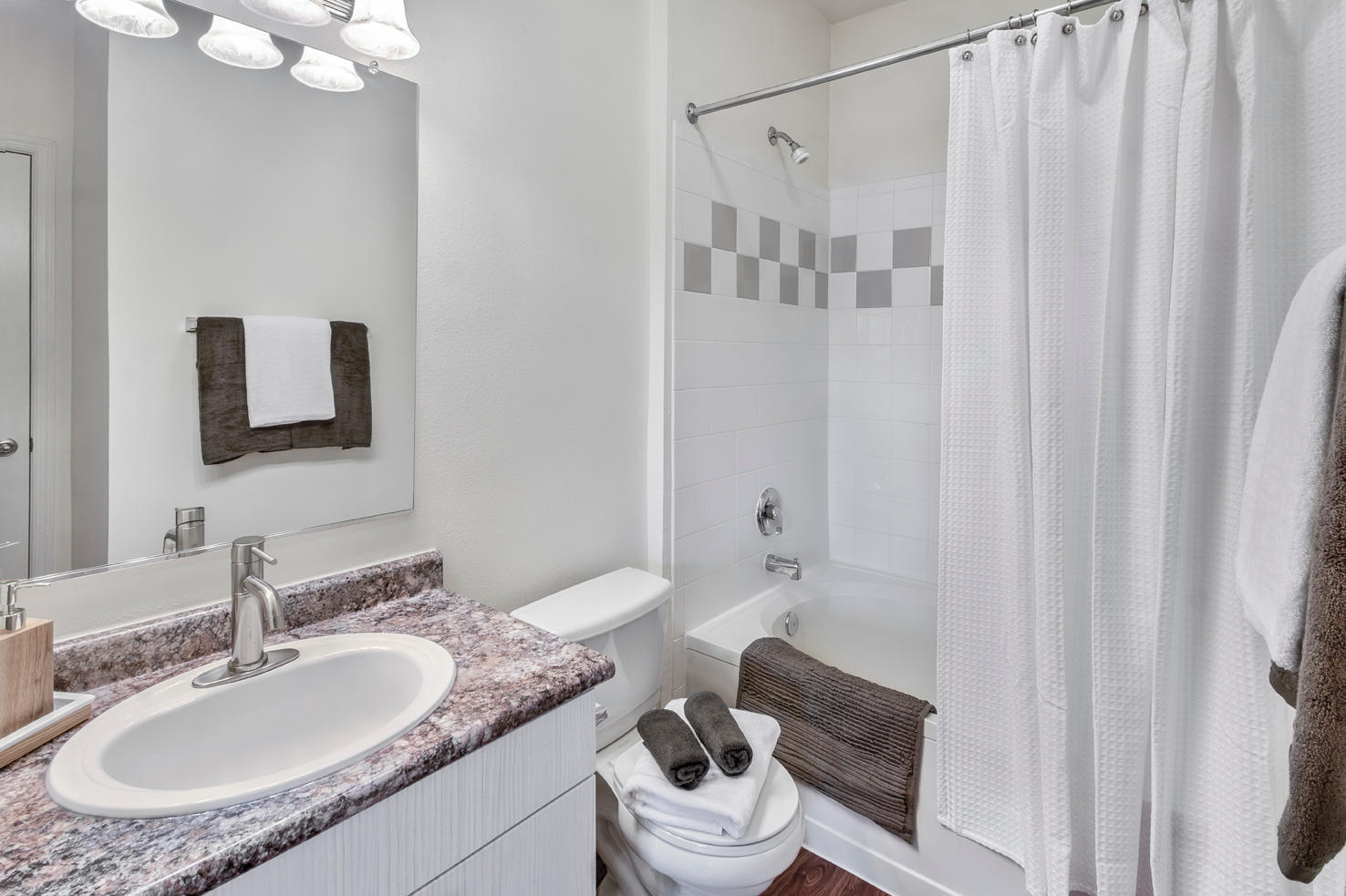 Camden Fair Lakes Apartments Photo