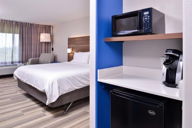 Images Holiday Inn Express & Suites Elgin, an IHG Hotel