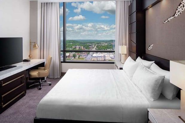 Images Hilton Rochester Mayo Clinic Area